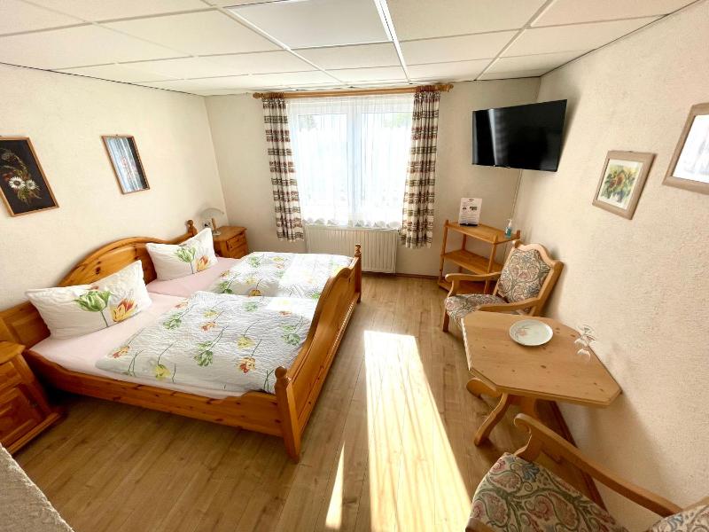 Double Room image 4