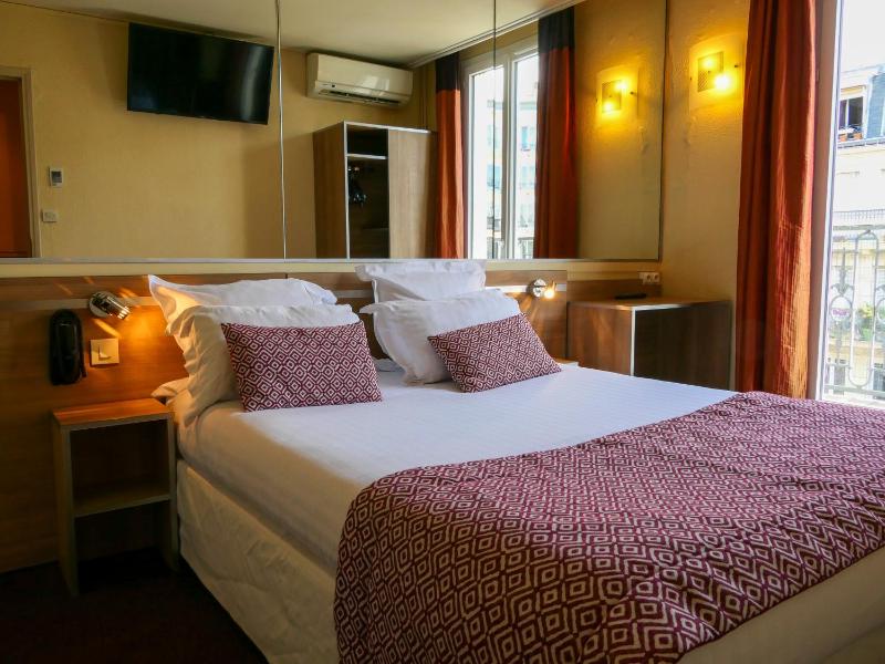 Double Room image 4