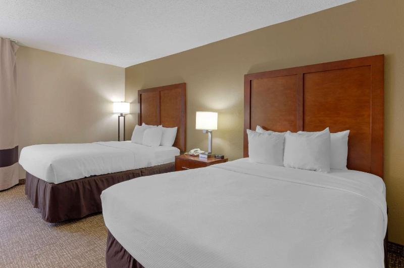Standard Double Room with Two Double Beds - Non-Smoking image 3