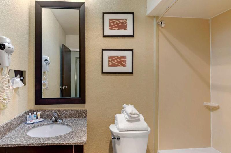 Standard Double Room with Two Double Beds - Non-Smoking image 1