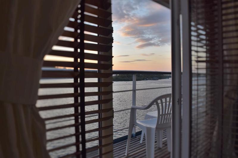 Classic Twin Room with River View image 4