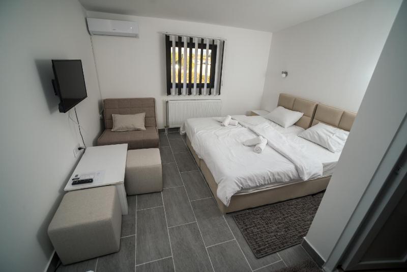 Quadruple Room with Bathroom image 1