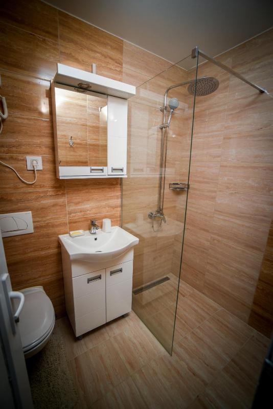 Quadruple Room with Bathroom image 3
