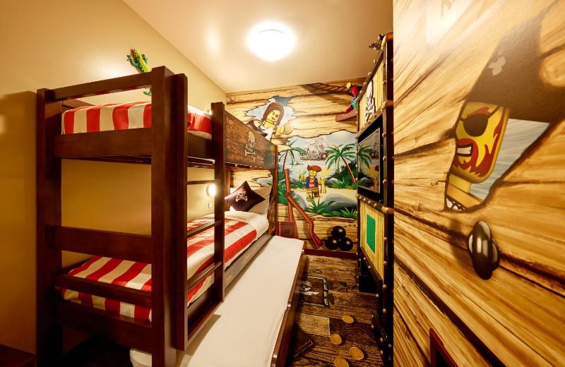 Pirate Premium Guestroom image 4