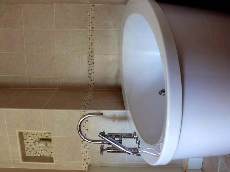 Four Poster Suite with Spa Bath image 1