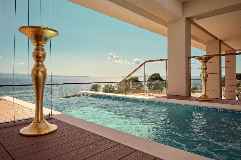 Suite with Private Pool image 1