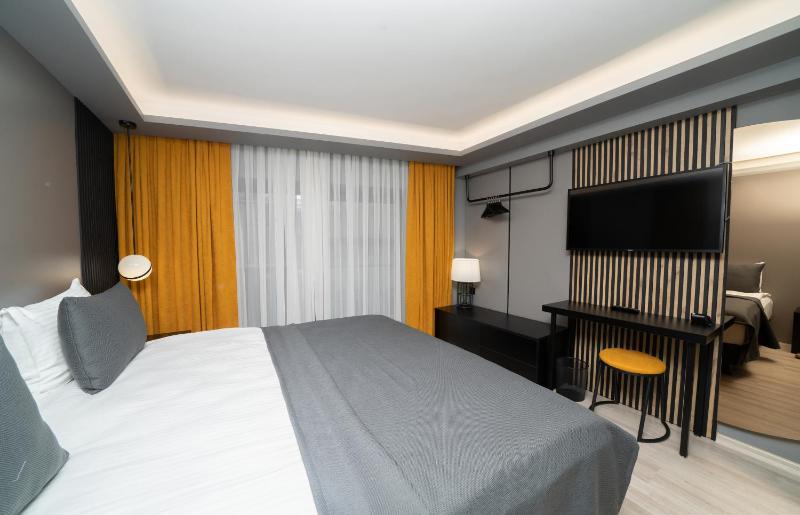 Standard Double Room image 4