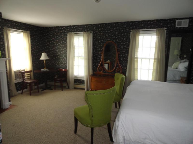 King Bed - Room 5  image 2