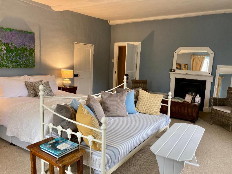 Quadruple Room image 4