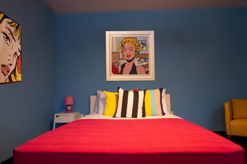 Standard Queen Room image 4