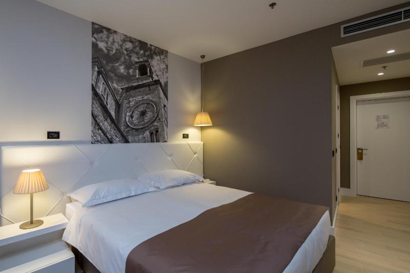 Superior Double Room image 4