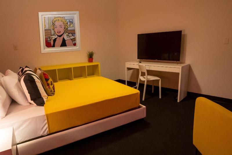 Standard Queen Room image 2