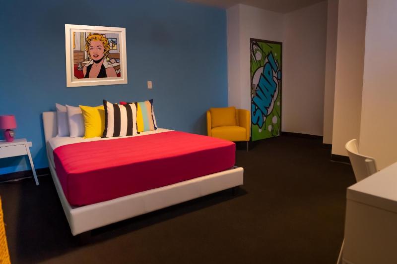 Standard Queen Room image 3