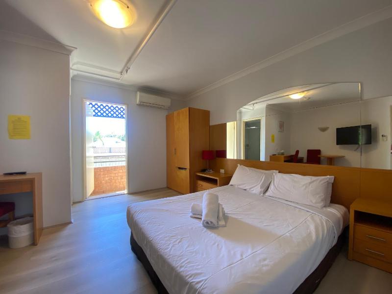 Double Room with Balcony image 3
