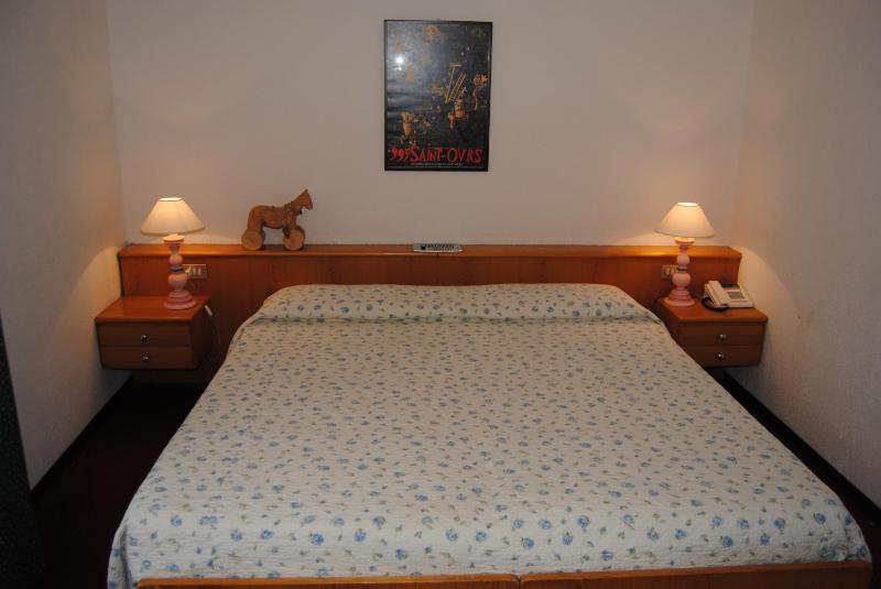 Large Single Room image 3