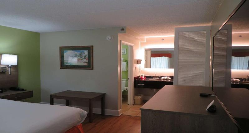 Queen Room image 4