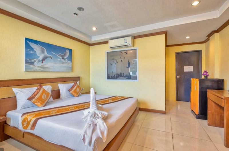 TJ Patong Hotel - Prime Location by OTOP Market & Sea - image 8
