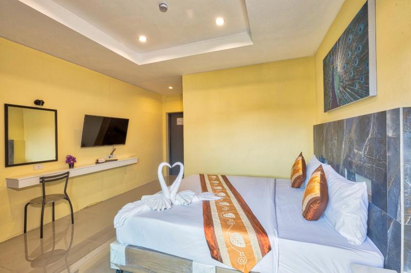 TJ Patong Hotel - Prime Location by OTOP Market & Sea - image 5