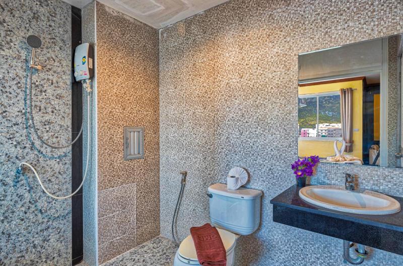 TJ Patong Hotel - Prime Location by OTOP Market & Sea - image 6
