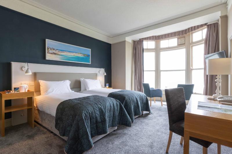 Twin Room with Sea View image 1