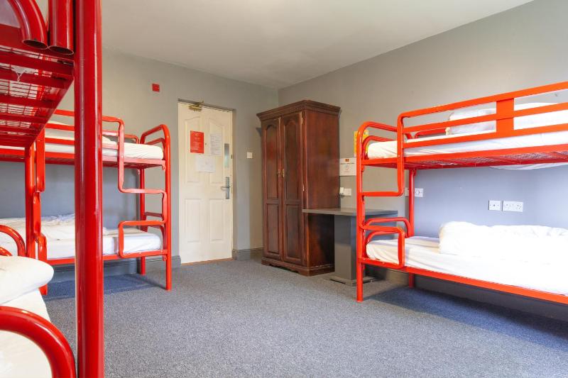 Dormitory Room (6 Adults) image 3