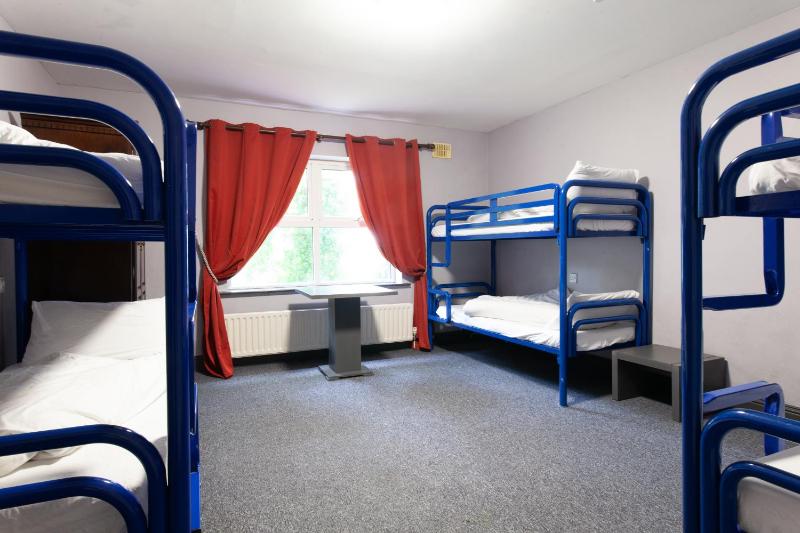 Dormitory Room (6 Adults) image 1