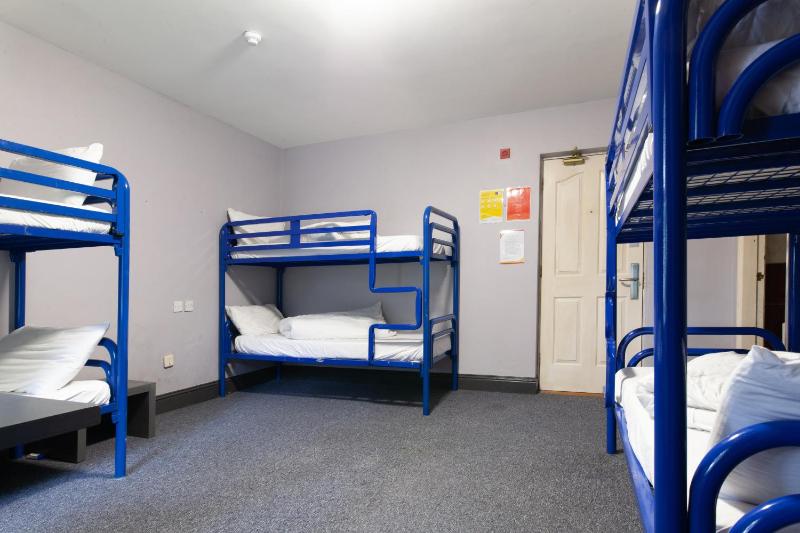 Dormitory Room (6 Adults) image 4