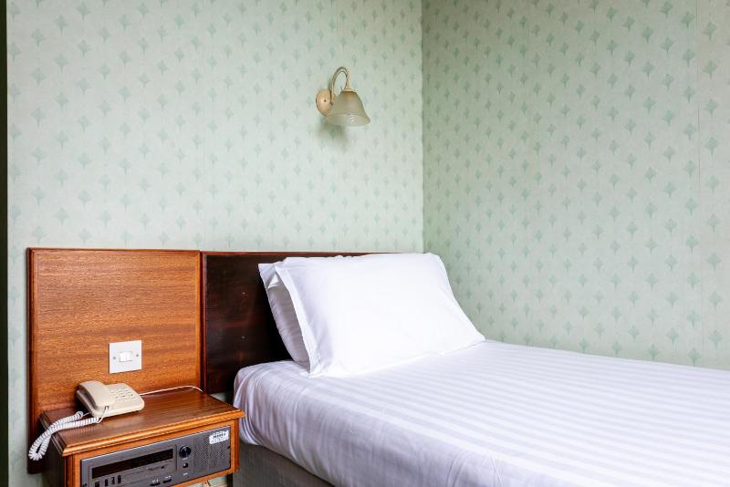 Single Room image 3