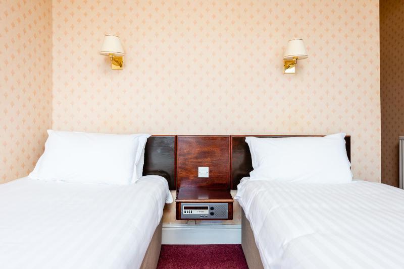 Twin Room with Sea View image 4