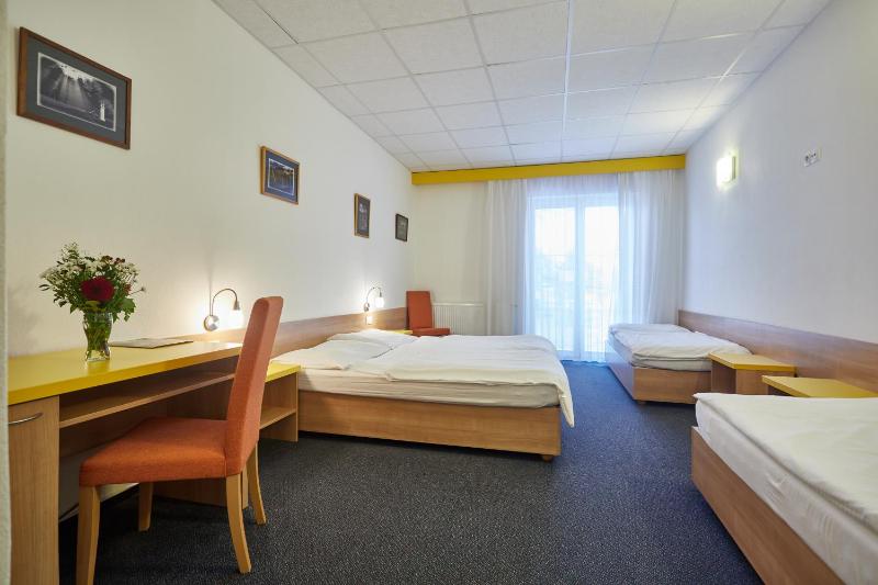 Quadruple Room with Bath image 2