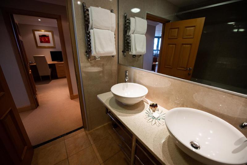 Deluxe Suite image 2