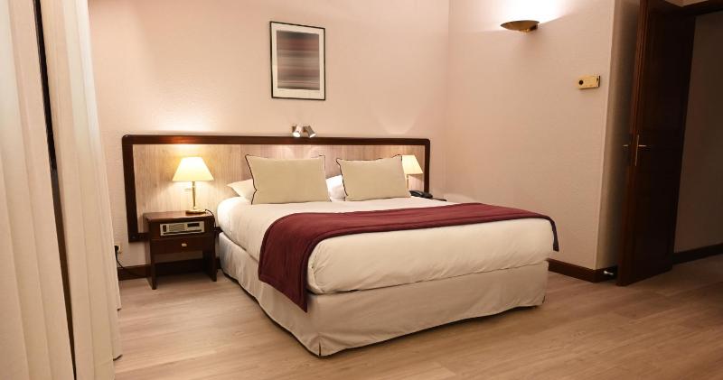 Family Room image 1