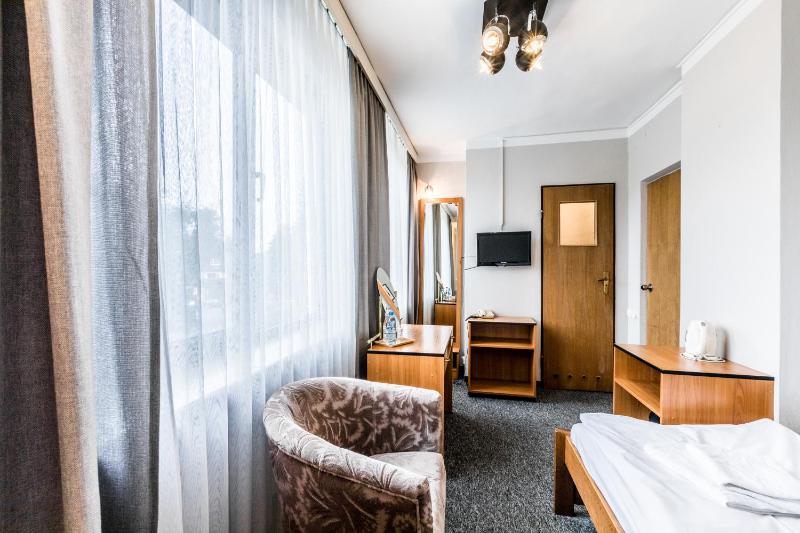 Small Double Room with Small Bathroom (Parking view) image 2