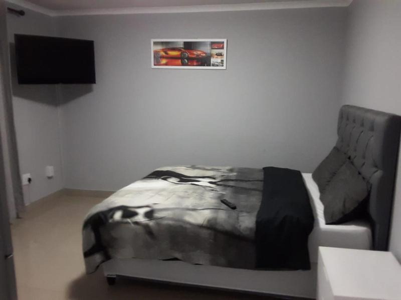 Standard Double Room image 4