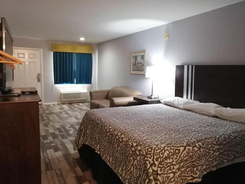 Deluxe King Room image 4