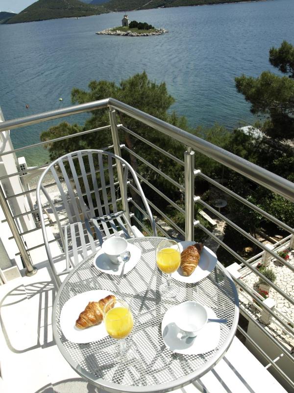 Apartment with Sea View image 3