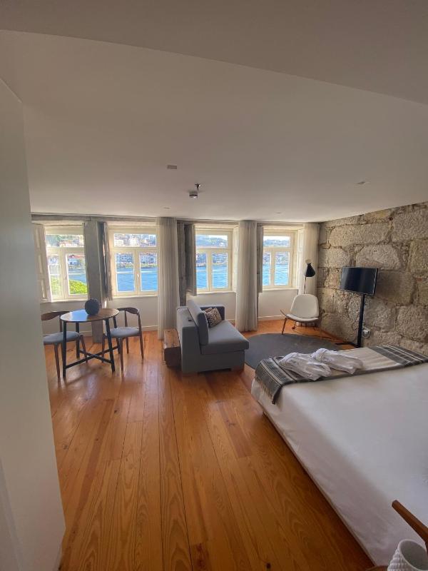 Studio with River View image 4