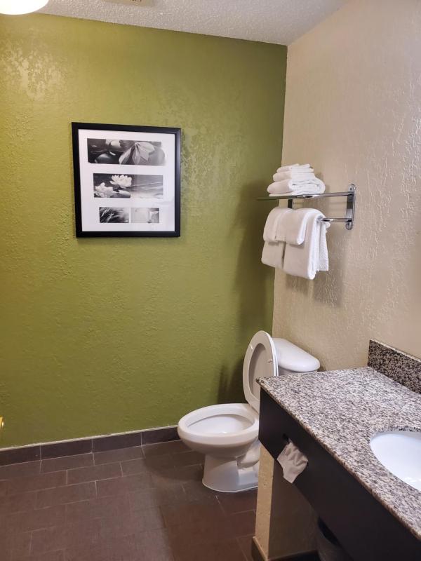 King Suite with Whirlpool - Non-Smoking image 2