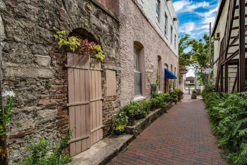 Little Yellow Cottage on Water Street - image 28
