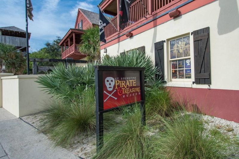 Little Yellow Cottage on Water Street - image 33