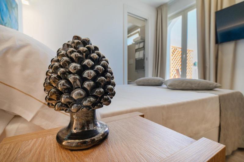 Deluxe Double Room with Terrace and Sea View image 3
