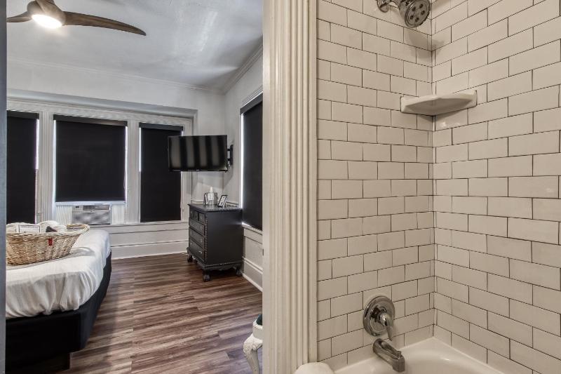 Standard Single Room image 2