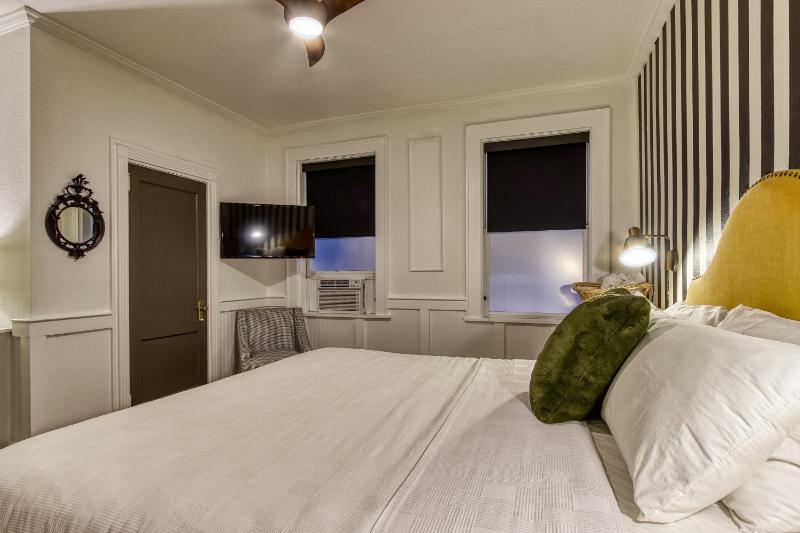 Standard Single Room image 3