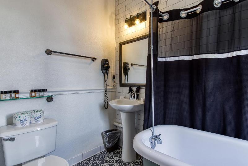 Standard Single Room image 3