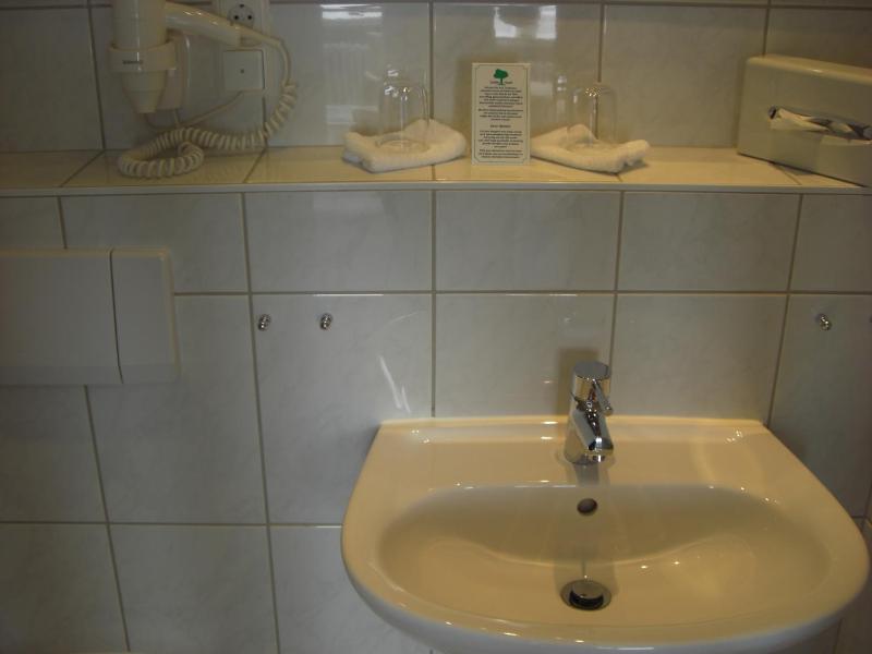 Economy Double Room Landside image 2