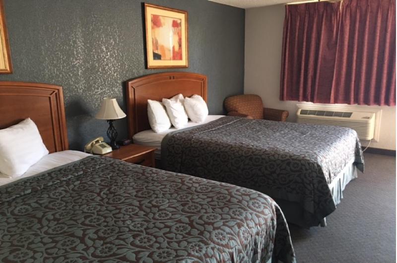 Queen Room with Two Queen Beds image 3