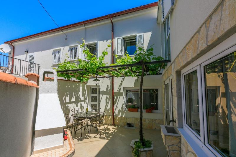 House Ruzica - image 1