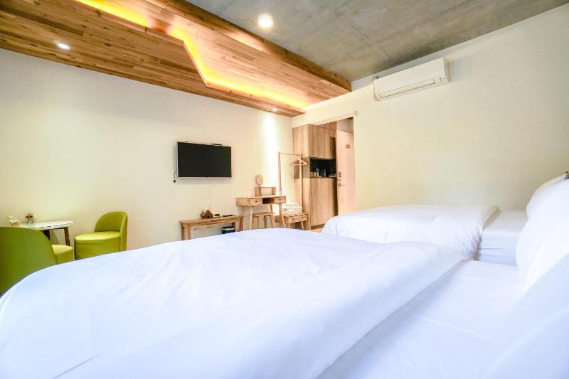 Cornerstone Bed & Breakfast - image 42