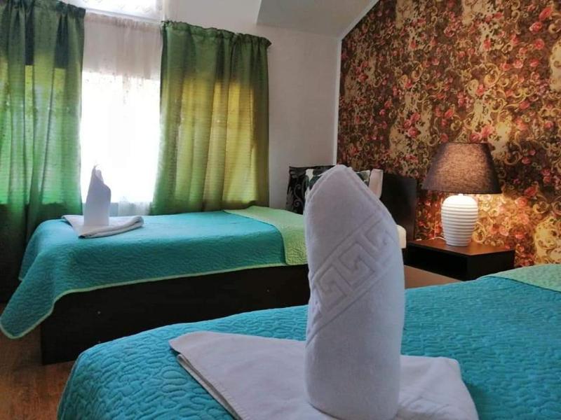 Twin Room image 4