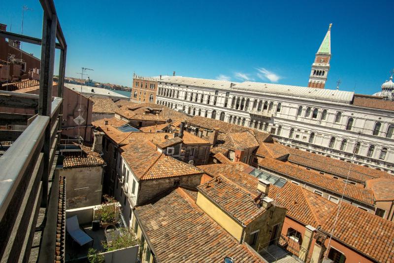 Double Room with Terrace image 4